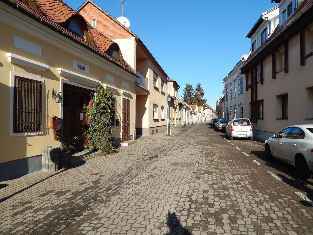 Appartement Csillagvirag Apartman à Mosonmagyaróvár Extérieur photo