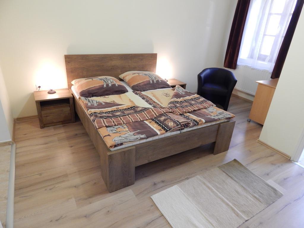 Appartement Csillagvirag Apartman à Mosonmagyaróvár Extérieur photo